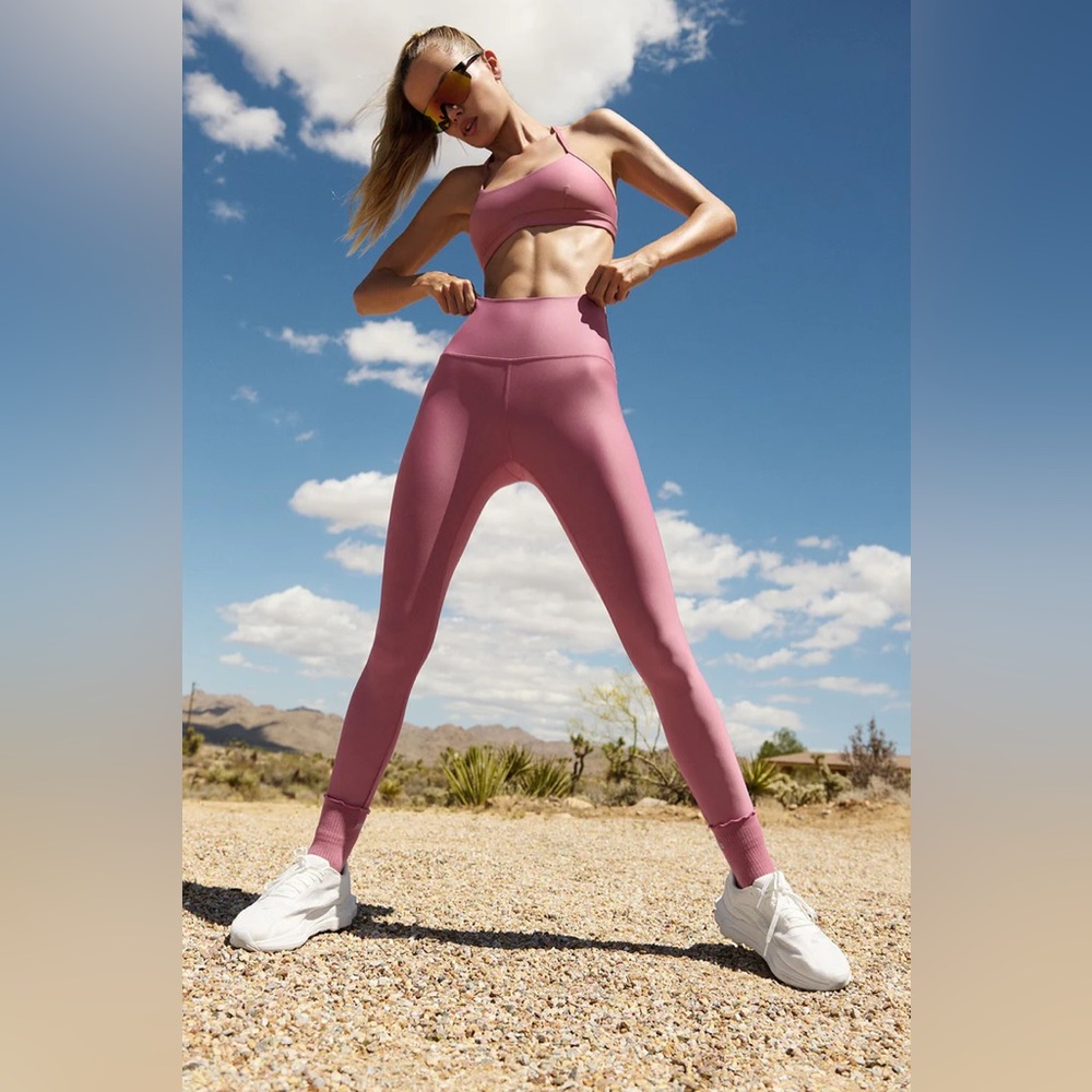 ALO Yoga 7/8 High-Waist Airlift Legging in Pink Wild Rose XXS